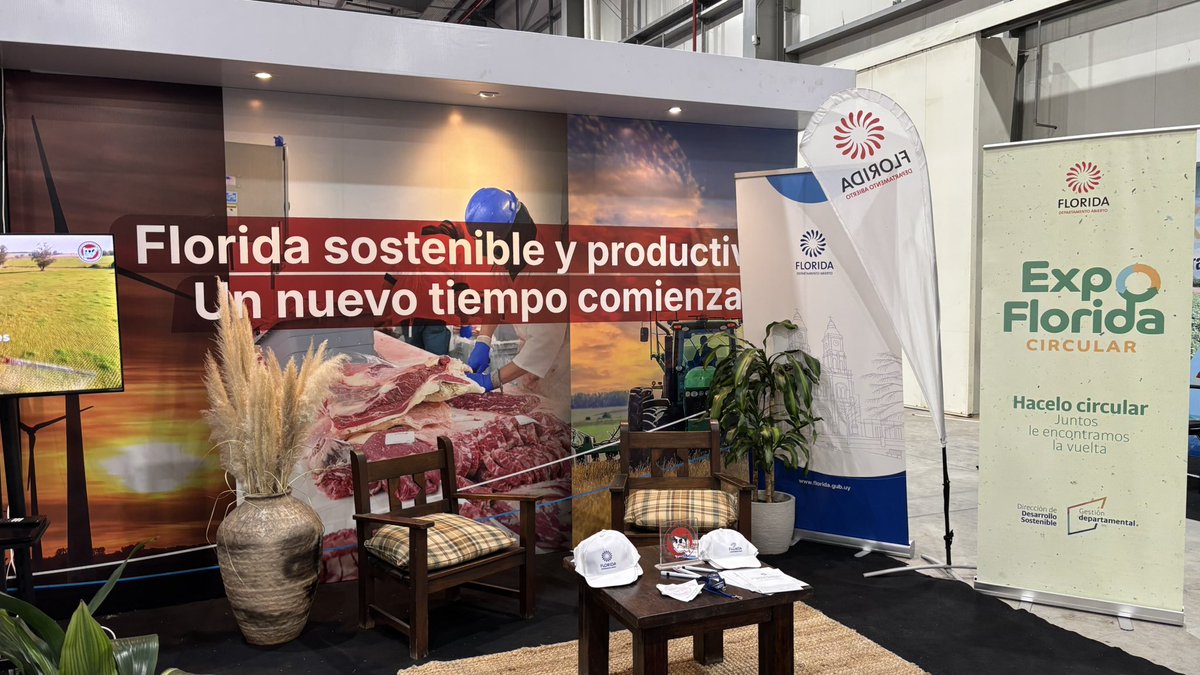 FloridaIDF's tweet image. Director de Desarrollo Sostenible @Arturo_Torres62 presente en inauguración del stand instalado junto a la Asociación Rural de Florida y @_splf en la expo Agro en Punta 2026.