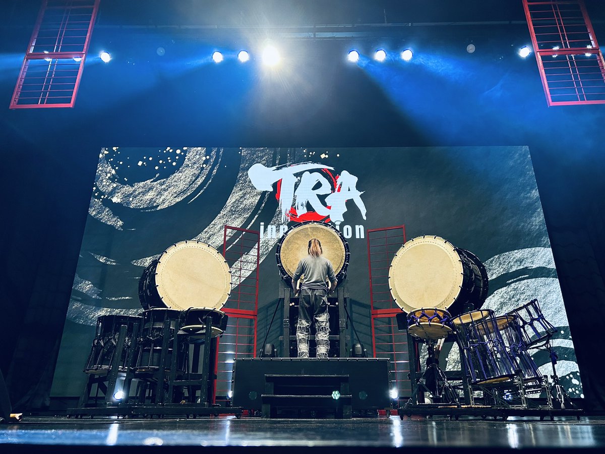 No.357

今日は劇場で公演の合間に舞台美術をみんなで作成しておりました🫡

いいステージを作り上げるために全員でそこに向かえるって、ほんまに最高です！

是非劇場でご覧ください！
お待ちしてます🙌

#ゆうやの１日１しあわせ