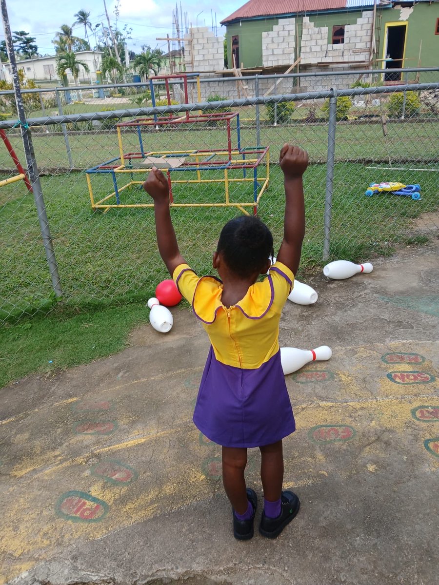 Bee Aronson tweet media