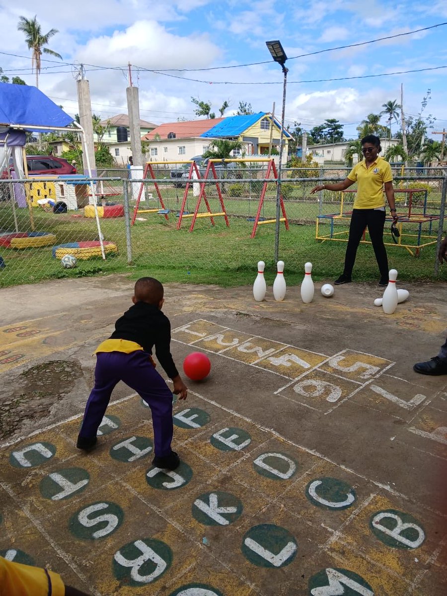 Bee Aronson tweet media