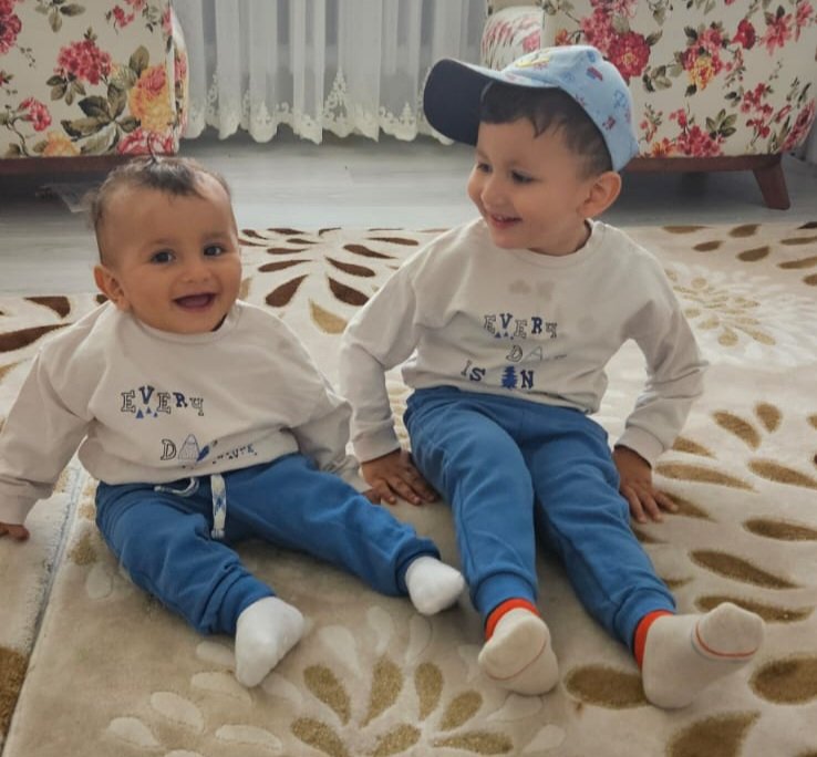 Anne sütü ile beslenen bir
bebek parmaklıklar ardında..

3 yaşındaki kardeşi ise
dışarıda annesiz..

BebekliAnne MerveSaydan

#BJKvKS #UzakŞehir pazartesi