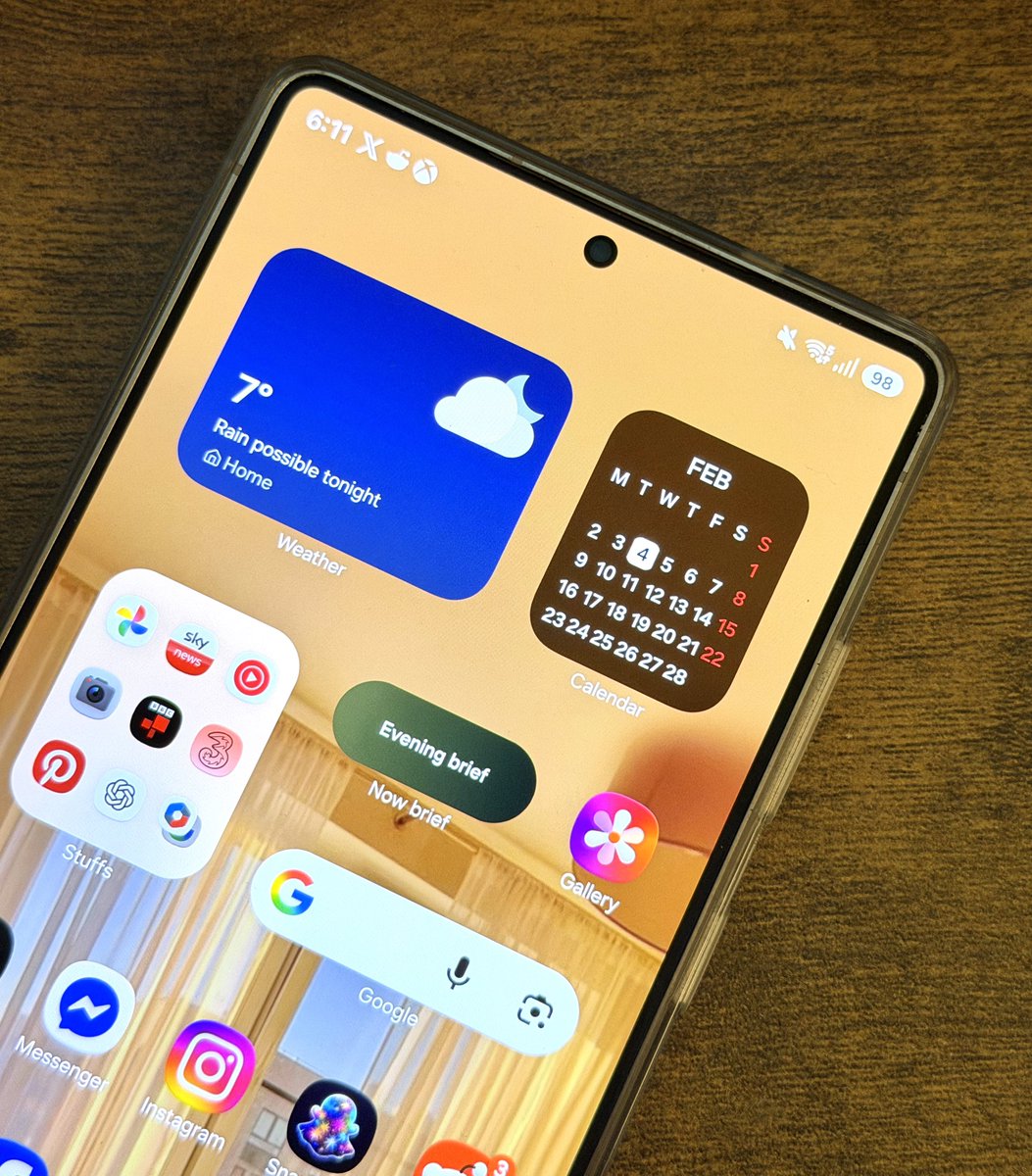 Holly - I like tech tweet media