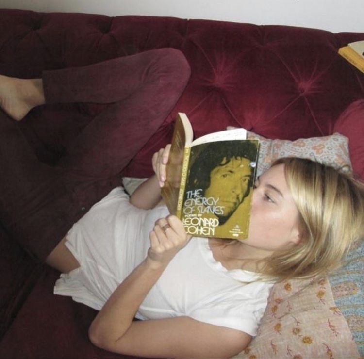 dlmakgae's tweet photo. post war draco living in muggle london and becoming obsessed with muggle media https://t.co/mdUAv3JdOu