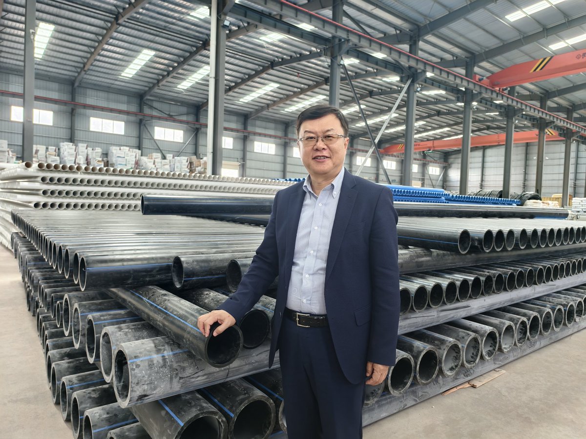 I visited Huaxin Zimbabwe Industries (HZI)—a subsidiary of the top-10 global building materials group. I was impressed by their efficient cement production operations, which continue to advance despite significant challenges. With their Phase II expansion about to be completed,