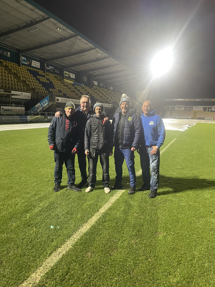 Shout out to these lads helping get the covers on the pitch for Saturday ! 💛💙
<a href="/TUFC1899/">Torquay United FC</a> <a href="/TORQUAYTALK/">TORQUAYTALK</a>