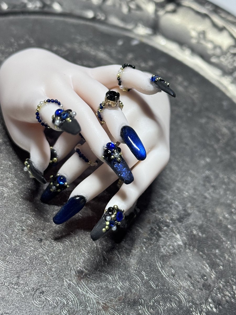 Satoru_Hackt's tweet image. 完成品
DD  セミホワイト

ノスフェラトサファイア

やっぱり、シックにゴシックにが好き

これがピンクになったら、
地雷系になる🤔

#BJD #BJDnails #handpainted #DD #volksdoll #bjdartist