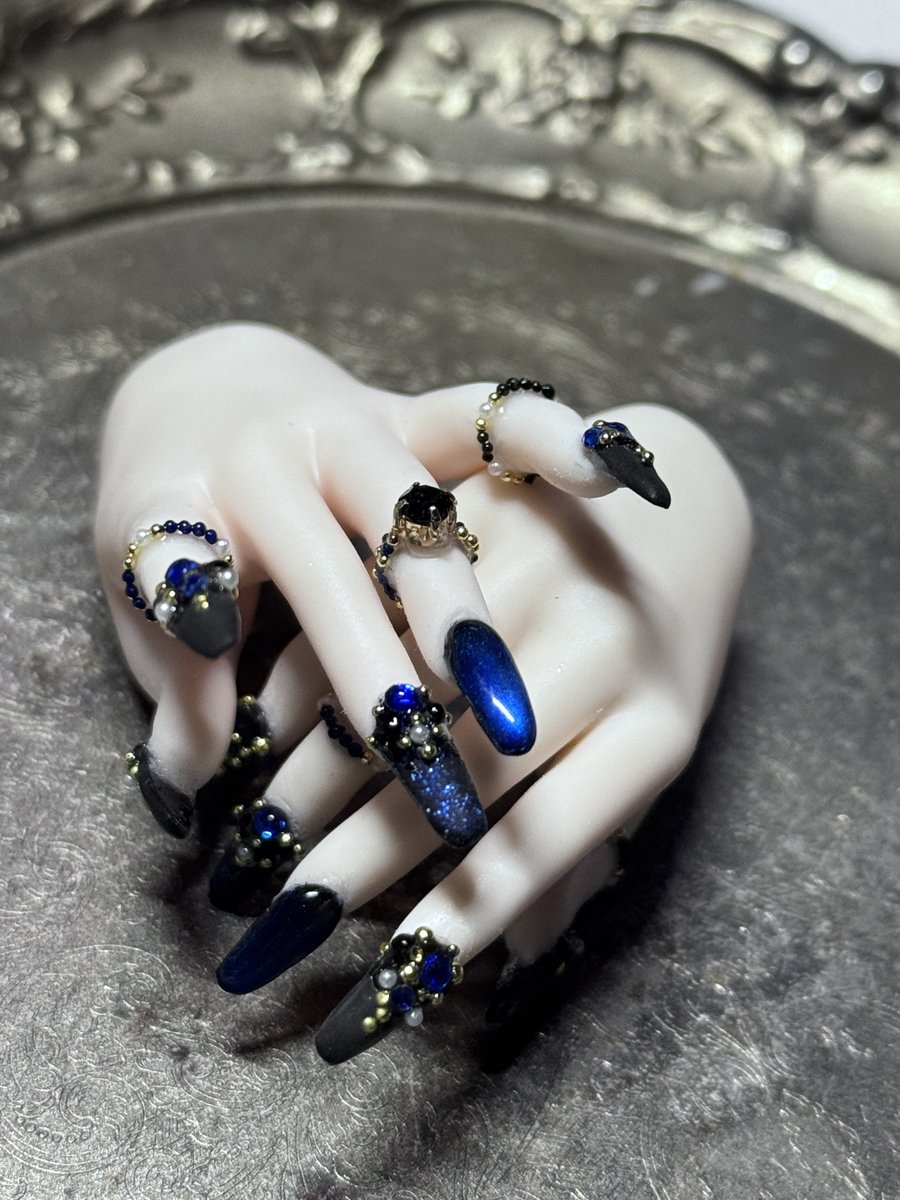 Satoru_Hackt's tweet image. 完成品
DD  セミホワイト

ノスフェラトサファイア

やっぱり、シックにゴシックにが好き

これがピンクになったら、
地雷系になる🤔

#BJD #BJDnails #handpainted #DD #volksdoll #bjdartist