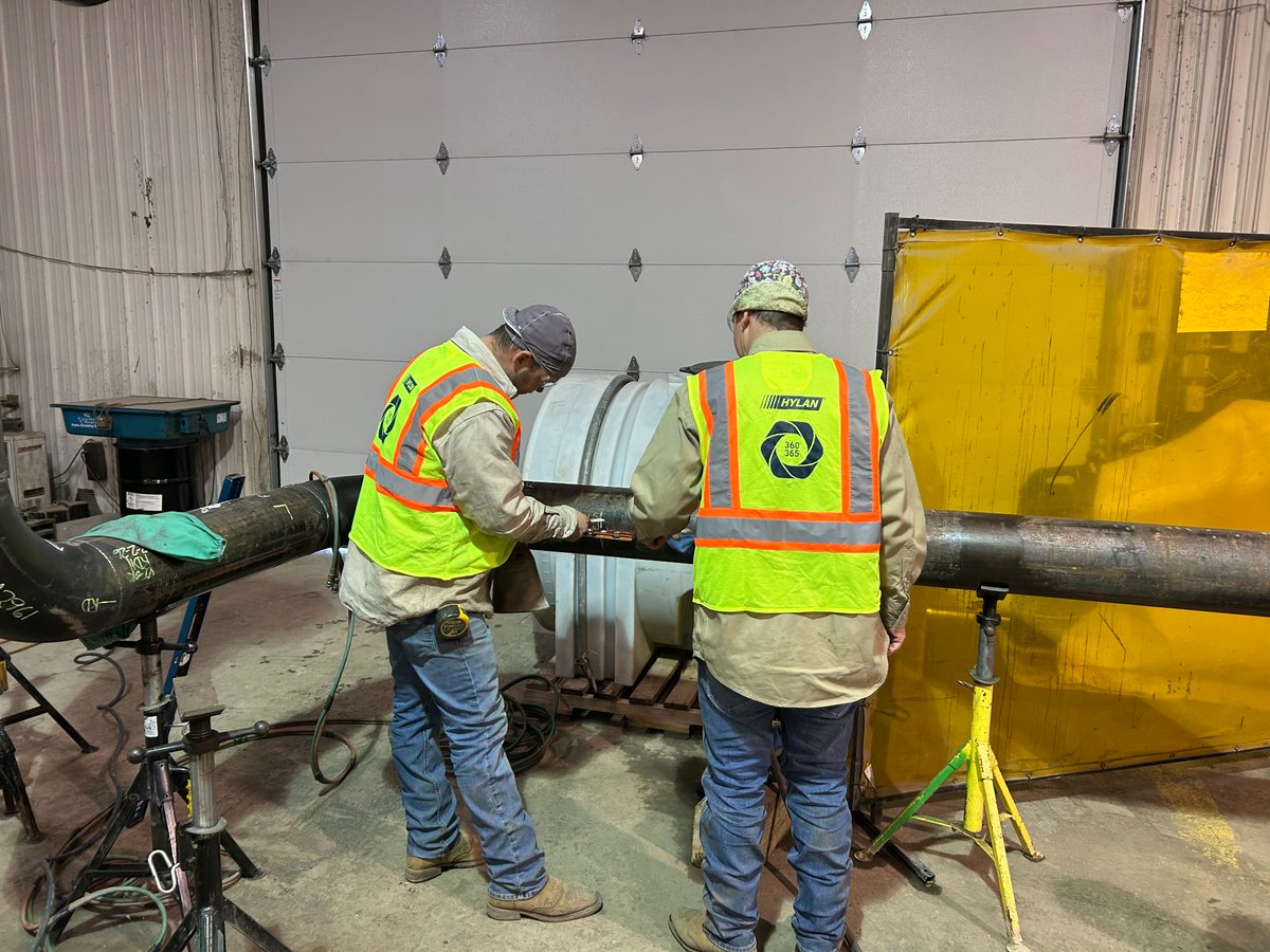 TheHylanGroup's tweet photo. Our Pipeline Division is preparing kicker lines for a pig run!

Precise measurements and square checks on the riser ensure proper flange alignment, setting the stage for a clean launch, smooth operation, and system integrity.

 #OurPipeline #PipelineDivision #PipelineOperations https://t.co/XoURpJIXXl