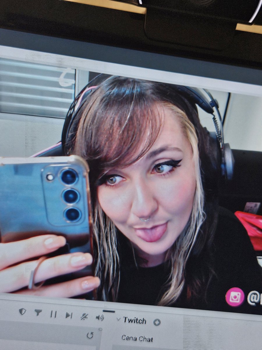 Zuzu 🌸 tweet media