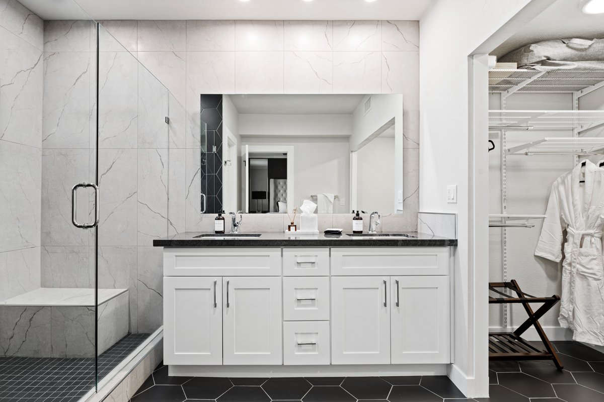 Mav_Builders's tweet image. Fall in love with your home all over again! Maverick Builders specializes in stunning home remodels that will exceed your expectations.

#HomeMakeover #Renovation #contractor #builder #construction #remodel #AirBnb #newconstruction #generalcontractor #localbuilder #Arizona #AZ