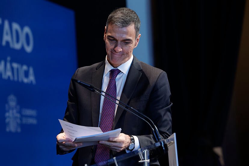 wallstwolverine's tweet image. La Comisión Europea ha calificado de “inviable” la propuesta de Pedro Sánchez de perseguir penalmente a directivos de redes sociales, como Elon Musk, por la difusión de contenidos ilícitos en sus plataformas.