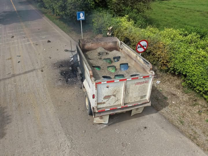 RicharVidal85's tweet image. Autoridades confirmaron que, en el atentado contra el Ejército en #Caloto, #Cauca se utilizó una volqueta hurtada a un concesionario vial y dejó a un uniformado y un civil heridos.