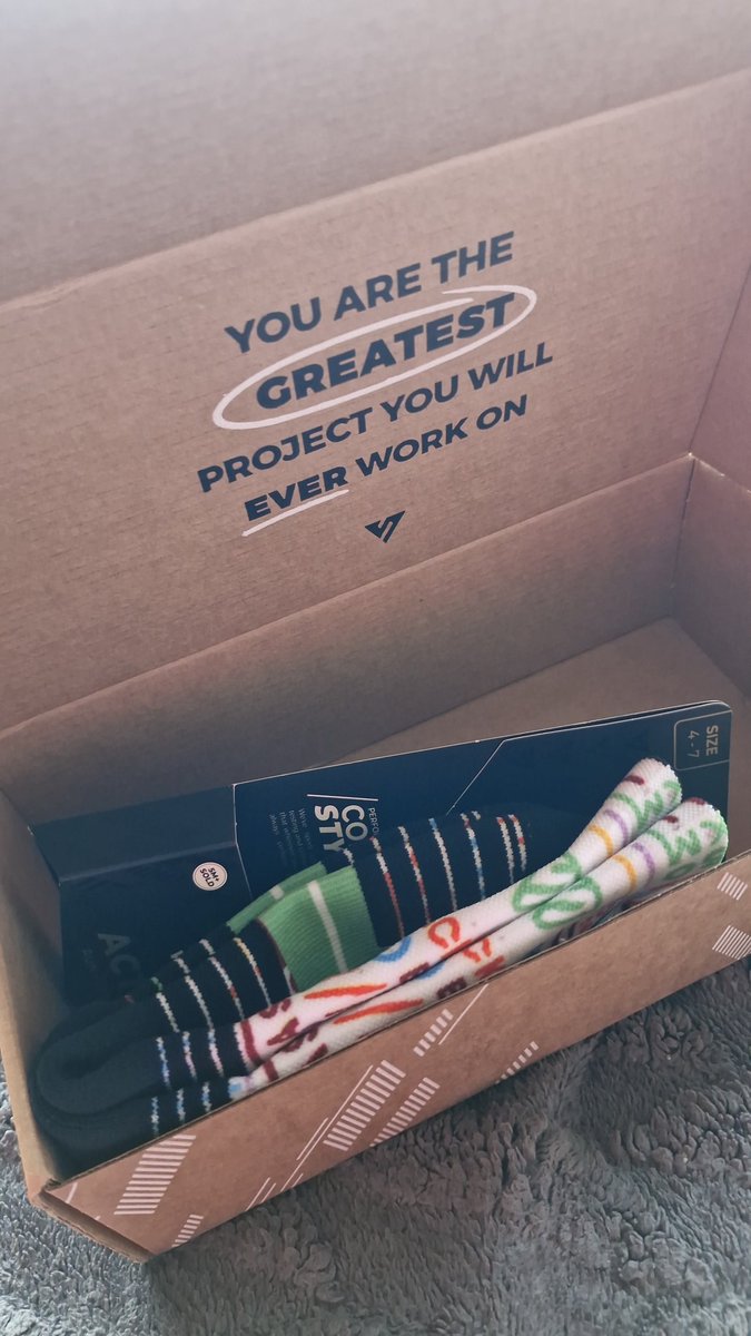 Nomvula_Skosan's tweet photo. "You are the greatest project you will ever work on " -@versussocks 
#RunningWithTumiSole #RunningWithSoleAC #FetchYourBody2026 #IPaintedMyRun #VersusSports #versusbacktobase https://t.co/1Zc0q17HDF