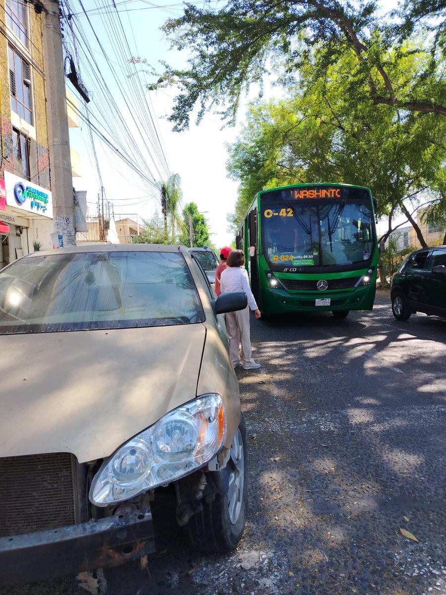 prisprzc's tweet photo. Quisiera reportar este carro abandonado en  Isla Raza esquina con isla antigua  Col. Jardines de la Cruz @GobiernoJalisco @JaliscoVial @Jaliscogob https://t.co/H7ce7JDc59