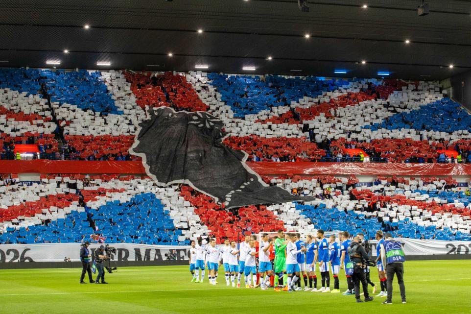 ultras_antifaa's tweet image. 1) The Dallas Cowboys are paying tribute to far-right activist Charlie Kirk.

2) Werder Bremen supporters in 2024 commemorating Israeli hostage Hersh Goldberg-Polin, who died during the IDF operations in Gaza.

3) Rangers supporters paying tribute to Queen Elizabeth II.

4) While…