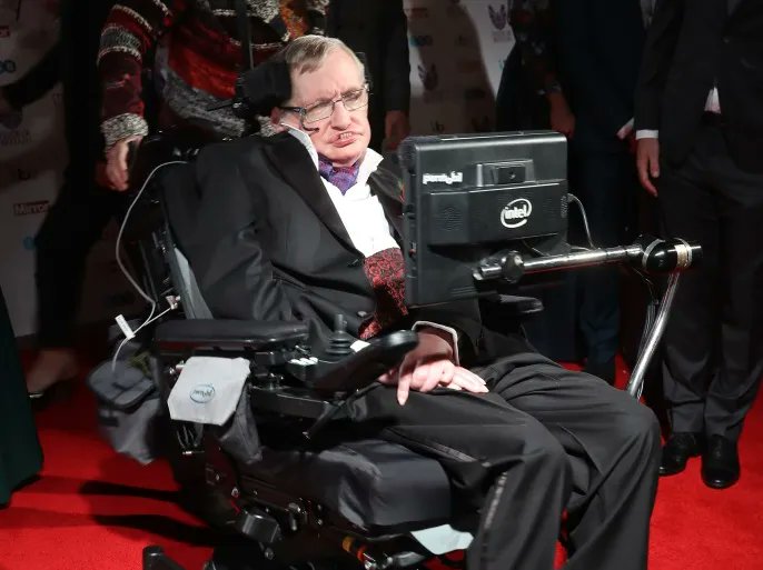 Dr_EyadQun's tweet image. عندما هلك ستيفن هوكنج امتلأت مواقع التواصل بالخلاف: هل يجوز الترحم عليه أم لا؟
وكان البعض يبرر بأنه كان "طيباً" و "له موقف جيد من القضية الفلسطينية"!
حقيقةُ أن هذا الرجل كان من أولوياته إقناع الناس -بالعلم الزائف- انه لا إله ولا آخرة..لم تكن تكفي لإقناع كثير من أبناء المسلمين…