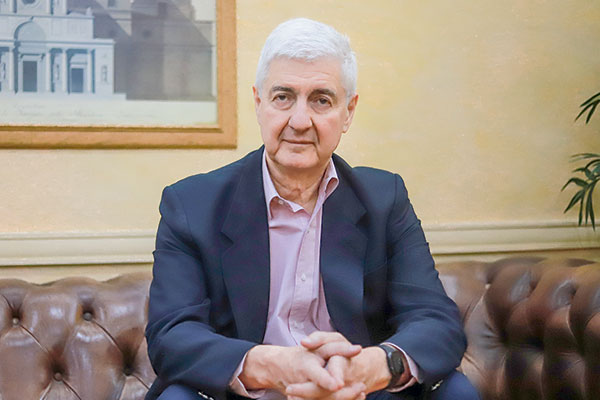 👣 "Patudo"

Porque el ex director del SII, Javier Etcheberry, que tuvo que dejar su cargo ya que debía 9 años de contribuciones, dice que su salida fue "Por culpa de los comunistas"