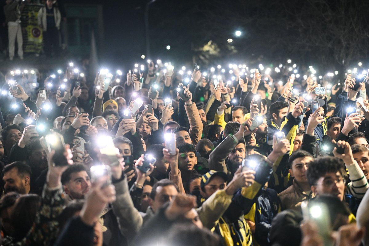 Ülkenin parlayan yıldızları. İçlerinde bir tane bile karanlık tip yok. Hepsi birbirinden efendi. Hepsi birer Fenerbahçe.
