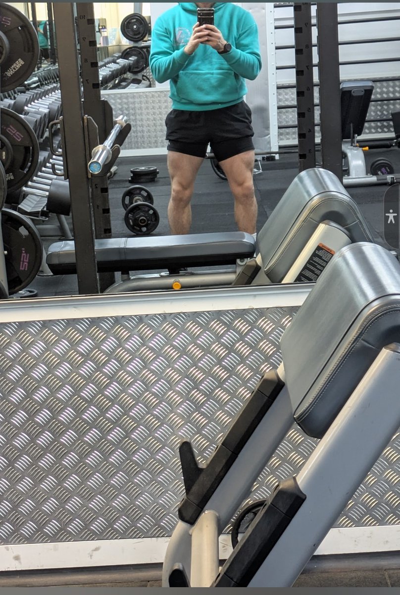MasterSutton955's tweet photo. Leg day workout https://t.co/81NFkh55i0