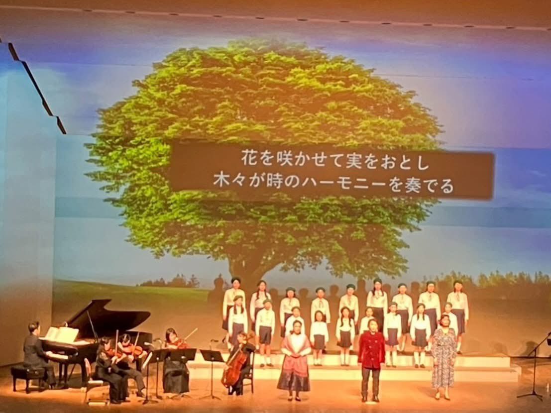 HaradaYuya2's tweet photo. 文果組主催・本多静六『永遠の森』終演！🌳
��々再演は静六の故郷久喜市での公演ということで、市長さんはじめ地域の皆さま、子どもたちの取り組みも素晴らしく、熱気ある舞台となりました。本当に意義深い内容なので、これからも多くの方にご覧いただきたいです。銓子役の #宮澤尚子 さん、島邨夫人役の #杉山由紀 さんも熱演、器楽の皆さまの音色も感動を呼びました。
お世話になった皆さま、ありがとうございました🌳🌳😊

#本多静六
#久喜市