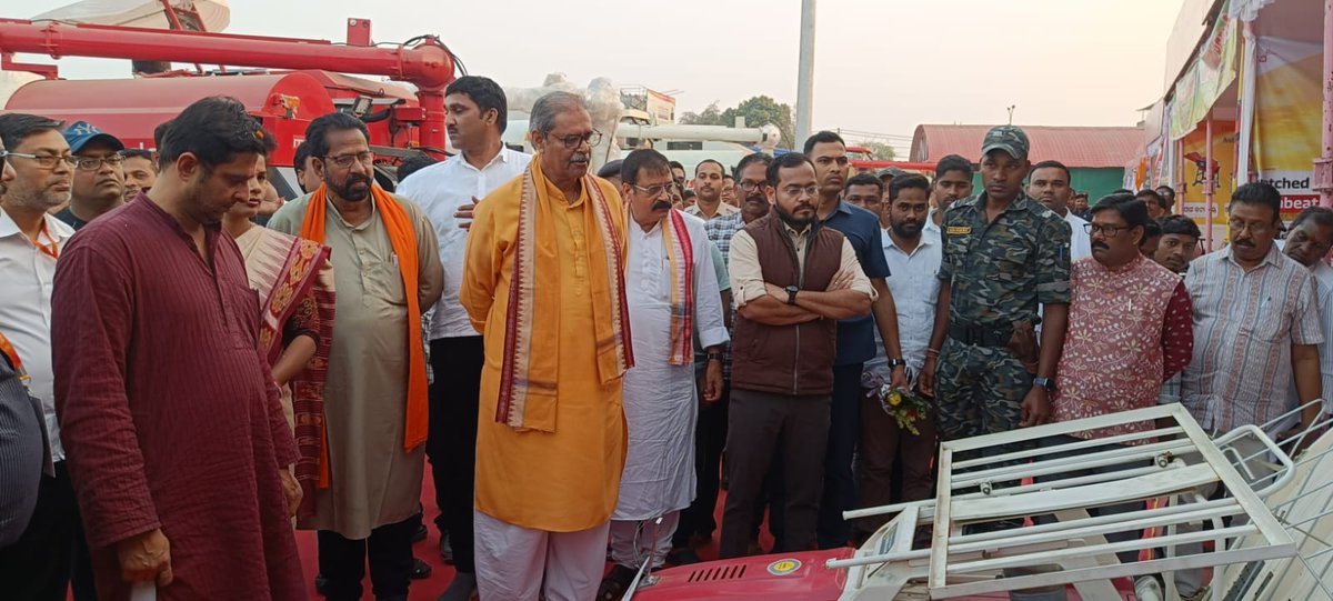 CollectorBgr's tweet photo. ମାନ୍ୟବର ଉପମୁଖ୍ୟମନ୍ତ୍ରୀ, ଓଡିଶା ଶ୍ରୀ କନକ ବର୍ଦ୍ଧନ ସିଂହ ଦେଓ ସ୍ଥାନୀୟ କୋଶଳ କଳାମଣ୍ଡଳ ପଡିଆ ଠାରେ ଆୟୋଜିତ ଜିଲ୍ଲାସ୍ତରୀୟ ମତ୍ସ୍ୟ ଓ ପ୍ରାଣସମ୍ପଦ ଏବଂ କୃଷି ଯନ୍ତ୍ରପାତି ମେଳା ୨୦୨୫-୨୬ କୁ ଉଦ୍ଘାଟନ କରିଥିଲେ । https://t.co/VH5ss3aWPl