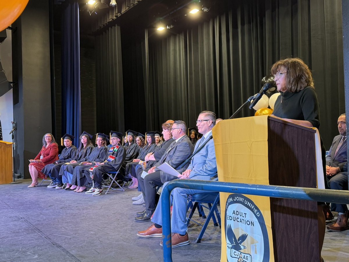 ColtonJUSD's tweet image. Congrats to our latest class of #CJUSD Adult Education grads! 👩🏽‍🎓🎊🎈They include students who earned high school diplomas, GEDs, and certificates of completion as a nursing or medical assistant or a phlebotomy technician. We are so proud of their accomplishments! 🧑🏽‍🎓👏