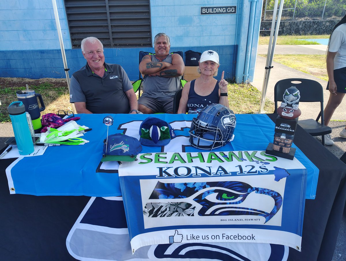 UHawkFan12's tweet photo. It was a great event! All free! I was impressed by the speed, skill and athleticism I saw by the wahine on the Big Island! 

I think we might have made some Seahawk fans today.

So proud of the Seahawks and their work to uplift communities and young women. https://t.co/FshIH8ms0V