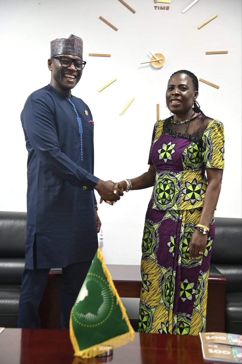 AU_HHS's tweet image. Ahead of the 3️⃣9️⃣ Assembly of the Union,🇬🇭Dep. Rep. to @_AfricanUnion, H.E @kenabotsi paid a courtesy visit to H.E @amma_twumamoah. 
The meeting focused on deepening cooperation b/n #AU &amp;amp; its #MS, as well as discussions around 🇬🇭’s upcoming high-level side event on #Reparations.