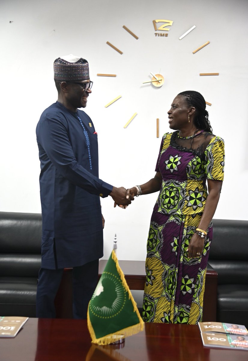 AU_HHS's tweet image. Ahead of the 3️⃣9️⃣ Assembly of the Union,🇬🇭Dep. Rep. to @_AfricanUnion, H.E @kenabotsi paid a courtesy visit to H.E @amma_twumamoah. 
The meeting focused on deepening cooperation b/n #AU &amp;amp; its #MS, as well as discussions around 🇬🇭’s upcoming high-level side event on #Reparations.