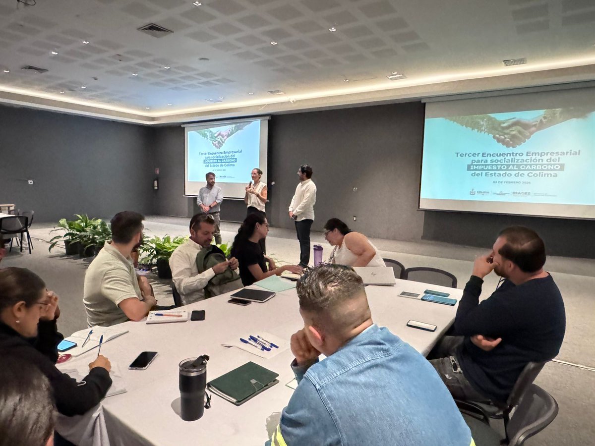 IMADESCOL's tweet photo. 🌎💼 Realizamos el 3er Encuentro Empresarial sobre el Impuesto al Carbono en Colima.

Con el acompañamiento de @mexico2_pmc, fortalecimos capacidades para medir y compensar emisiones.

Gobierno y empresas trabajando por un estado más limpio. 🌿 https://t.co/t5B0FmwvHL
