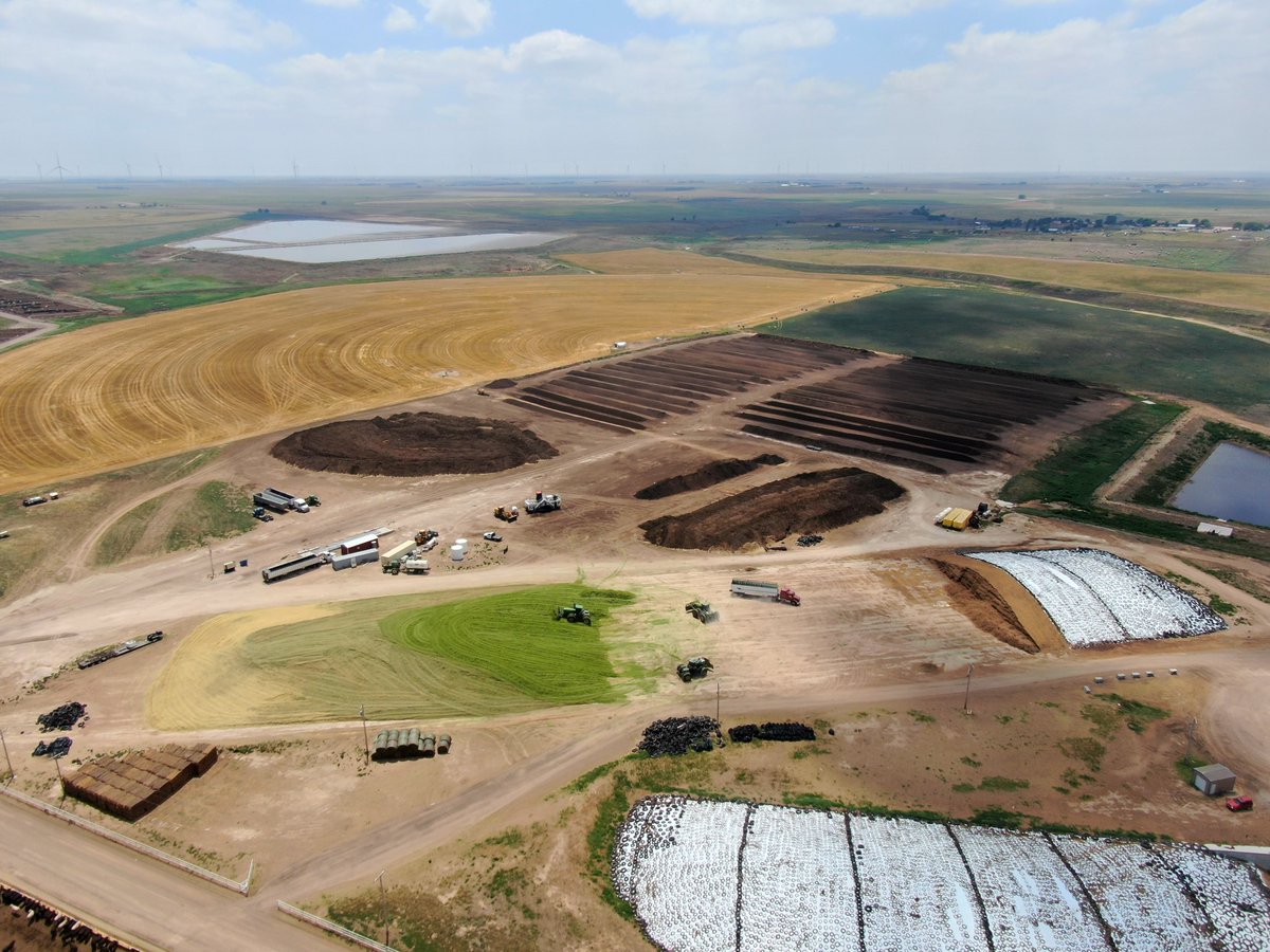 FoleyPowerOn's tweet photo. Max Jantz #Excavating builds feedlots with runoff control, manure management & cattle flow in mind - supporting #livestockhealth & long-term efficiency at operations like Wilroads Feed Yard. https://t.co/SQQzxUxJPV #CattleCon26 #BeefMeet #RanchLife #Cattle @maxjantzllc https://t.co/tnFcAX6n2G