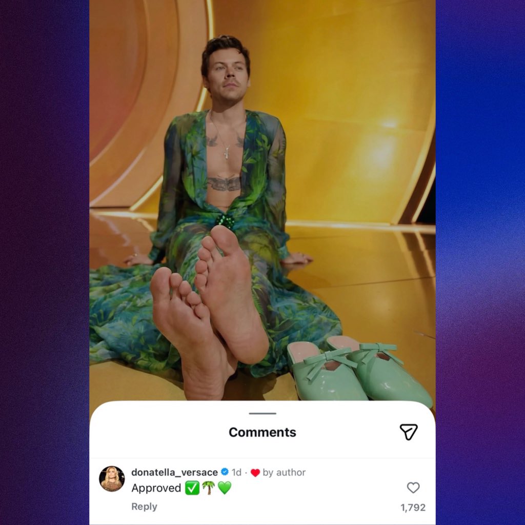 PopBase's tweet image. Donatella Versace comments on an AI-generated photo of Harry Styles wearing Versace clothing:

“Approved ✅🌴💚”