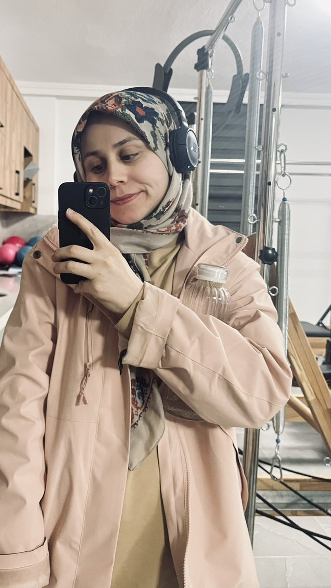 phaarmacistt's tweet photo. 🧘🏻‍♀️💪🏻🎧 https://t.co/r8Qba9143m