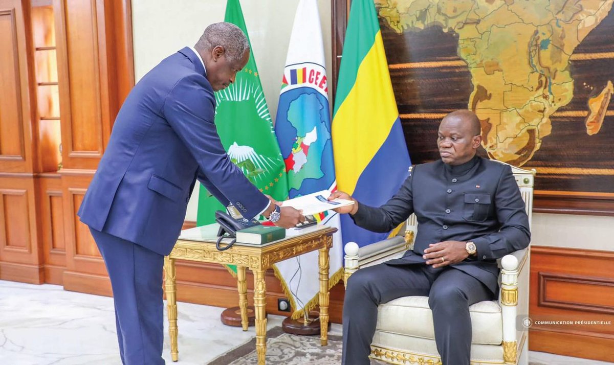 HermanImmongaul's tweet image. Reçu par le Président de la République, S.E Brice Clotaire Oligui Nguema, remise des plans d’actions des 100 jours des ministères.

Priorités claires, résultats attendus. Cap : agir maintenant, bâtir l’avenir.

#100Jours #ActionGouvernementale #Résultats #Gabon