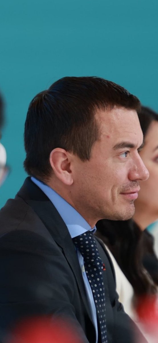 La maldición de #Carondelet, <a href="/DanielNoboaOk/">Daniel Noboa Azin</a> ya se peina para adelante, ya se nos está quedando calvo.