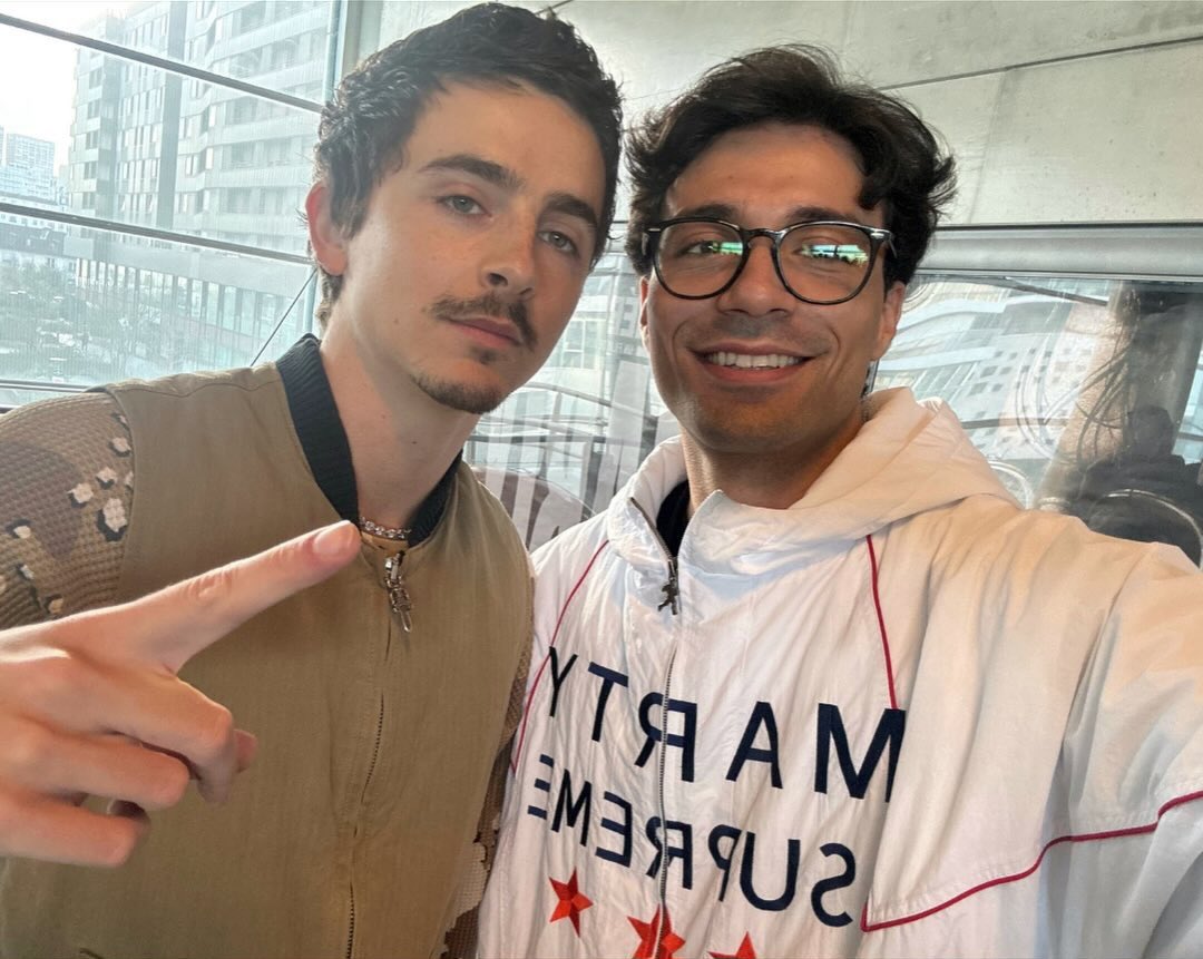 timotheenation's tweet image. Timothée Chalamet with Mayer at the ‘MARTY SUPREME’ pop-up in Paris.
