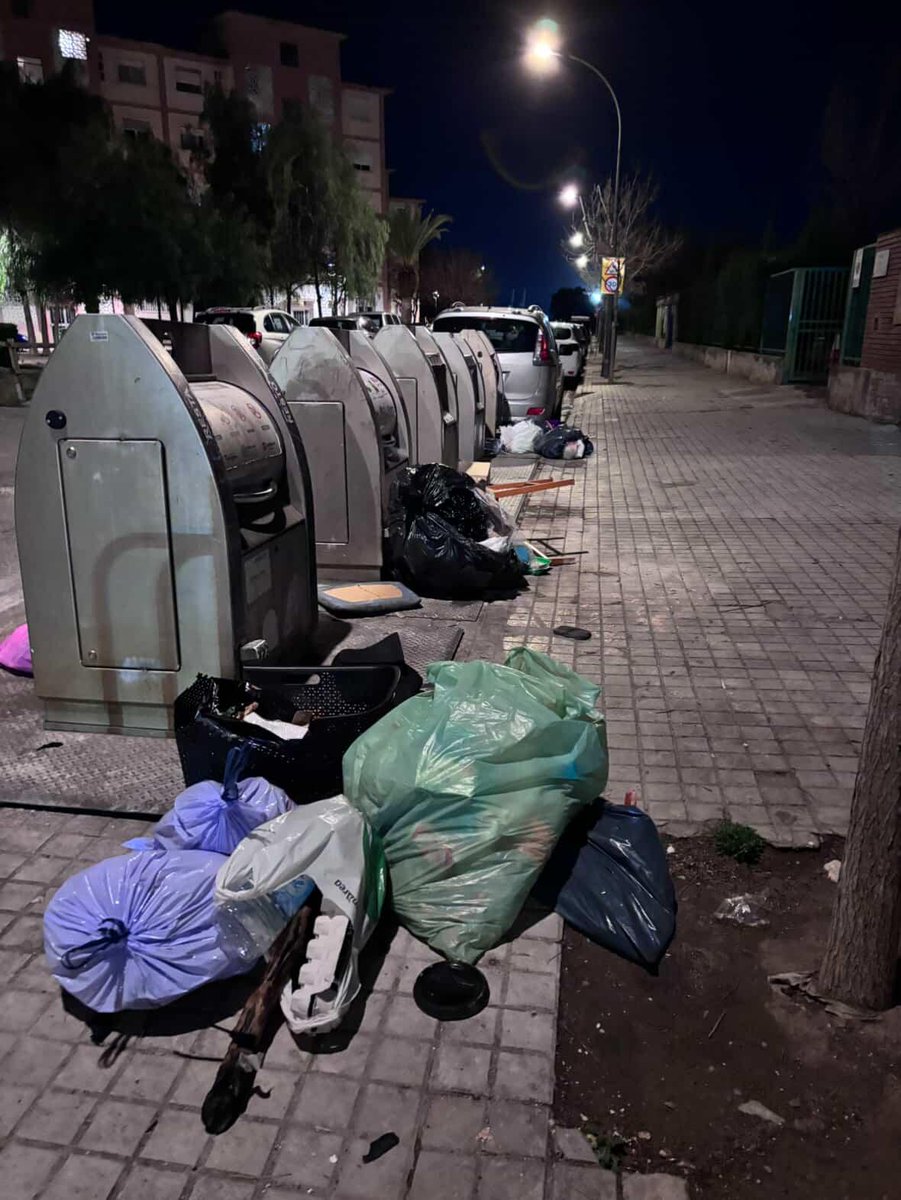 Plat_TgnaNeta's tweet photo. #Tarragona #tarragonabruta
Sr. Alcalde, a 3 mesos de la entrada d' Urbaser, serà que el canvi no ha sigut la solució màgica que vosté esperava, potser ha de fer altres coses com posar més mitjans encara i combatre l'incivisme... li diem com a idea per sino se l'ha acudit .... 👇 https://t.co/x6kbHyplZd