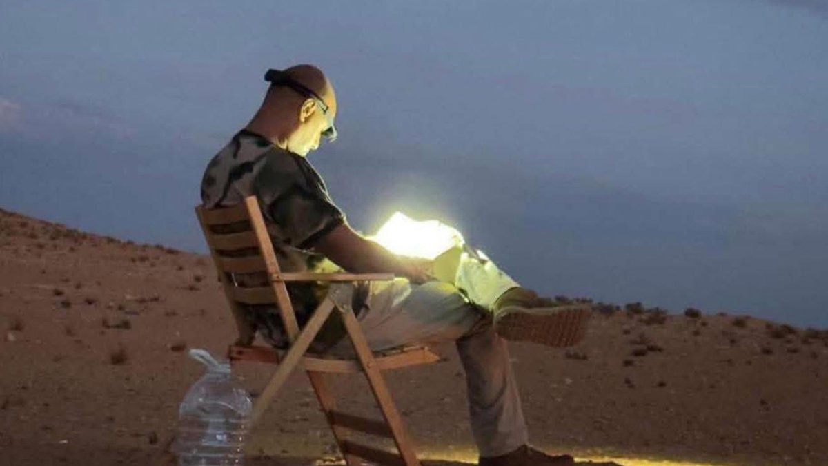 خارطة "اغتيال الوريث":
1️⃣ ميدانياً: تصفية سيف الإسلام في الزنتان (تعطيل كاميرات وغدر مخطط). 2️⃣ جغرافياً: الدفن في بني وليد بجوار شقيقه خميس؛ الجبل يحتضن أبناءه. 3️⃣ دوليًا: موسكو تدين "الجريمة"، والعفو الدولية تحذر من "الإفلات من العقاب".nmanews.com/2026/02/04/%d8…