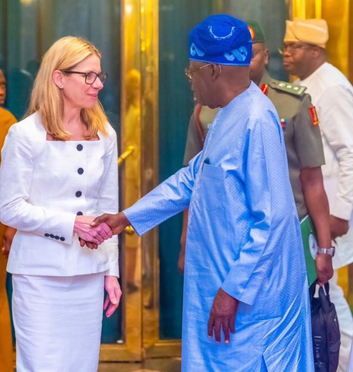 World Bank Managing Director Operations <a href="/bjerde_anna/">Anna Bjerde</a> kindly come to the aid of Nigerians.

<a href="/UNICEF/">UNICEF</a>
<a href="/amnesty/">Amnesty International</a>
<a href="/_AfricanUnion/">African Union</a>
<a href="/ecowas_cedeao/">Ecowas - Cedeao</a>
<a href="/officialABAT/">Bola Ahmed Tinubu</a>
@realDonaldTrumpSecWar
@CivilRightDef
<a href="/IntlCrimCourt/">Int'l Criminal Court</a>
<a href="/AmnestyNigeria/">Amnesty International Nigeria</a>
<a href="/UNICEF_Nigeria/">UNICEF Nigeria</a>
<a href="/WorldBank/">WorldBank</a>
<a href="/UNDP/">UN Development</a>
<a href="/hrw/">Human Rights Watch</a>

#fela #verydarkman