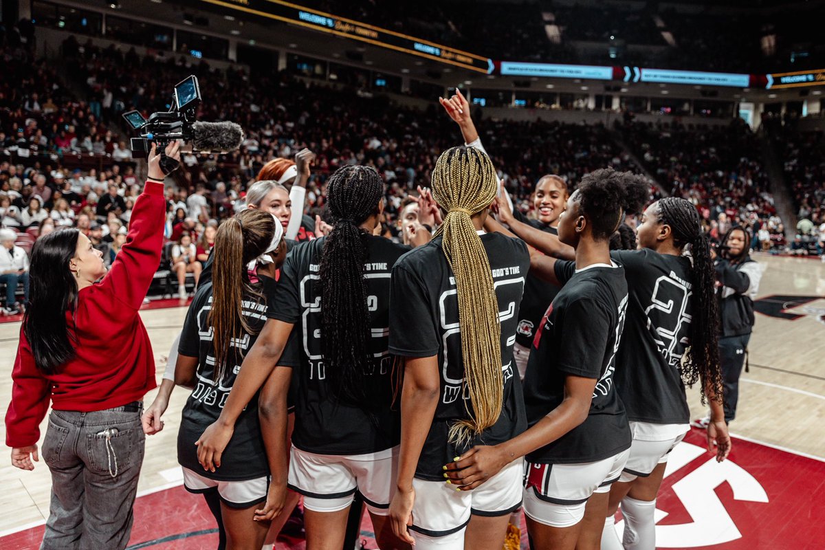 ellie phelps tweet media