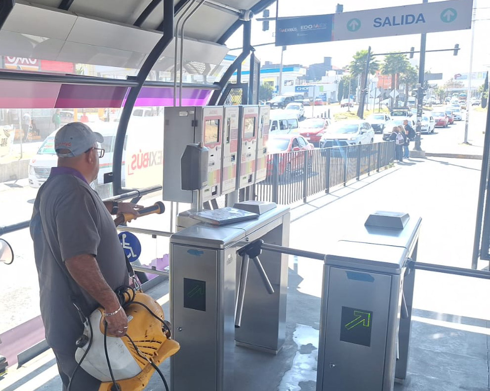 🧼✨ Se llevaron a cabo labores de sanitización en la Línea 1 del #Mexibús, como parte de las acciones preventivas para mantener espacios limpios y seguros.

La limpieza y desinfección se enfocó en zonas de alto contacto. #ElPoderDeServir