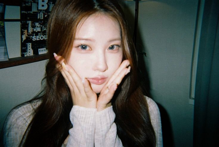 affectiondmore's tweet image. ㅤㅤㅤㅤㅤㅤㅤㅤㅤ
   ⠀ ⠀   ⠀    Sobre mim.
⠀ 
⠀ —⠀ Nome : Clarice. 
⠀ —⠀ Altura : 1,60.
⠀ —⠀ Signo : Aries.
⠀ —⠀ Idade : 21.
⠀ —⠀ Status : Solteira. 
⠀ —⠀ Estação favorita : Inverno.
⠀ —⠀ Cor favorita : Marrom e rosa. 

⠀ ⠀⠀ ㅤㅤㅤㅤ