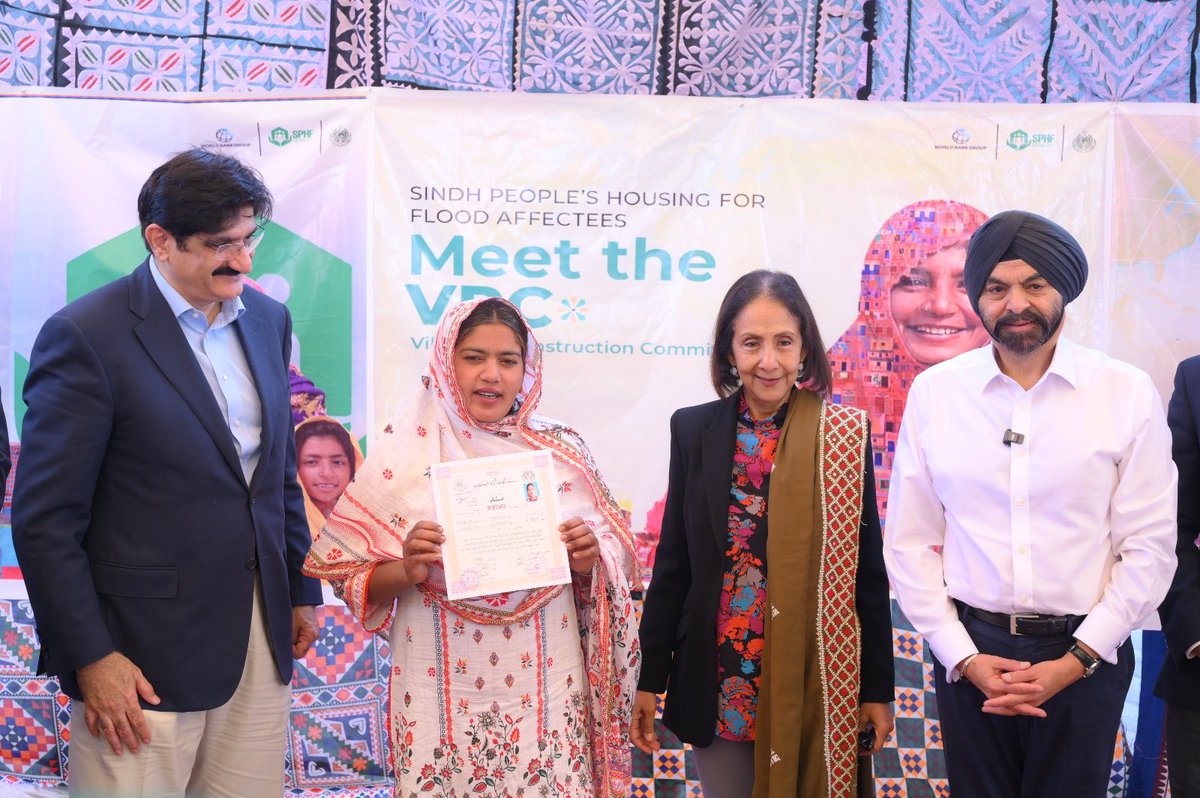 A_Nabikhoso36's tweet image. LARKANO
 Sindh Chief Minister Syed Murad Ali Shah and World Bank Group President Ajay Banga arrived in Bahawal Jatt village, Taluko Dokri, Larkano. Residents of Goth Bahawal Jatt warmly welcomed World Bank President Ajay Banga.
#WorldBank
@MuradAliShahPPP