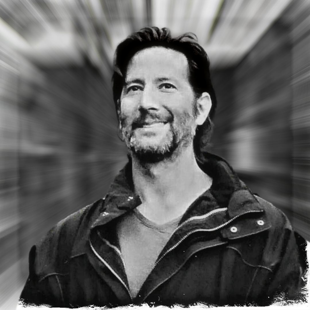 cusickgallery's tweet photo. Our favorite guy on the set of #the100! We've always loved this photo of #henryiancusick! #perfectsmile #marcuskane https://t.co/E1OZFfWfT5