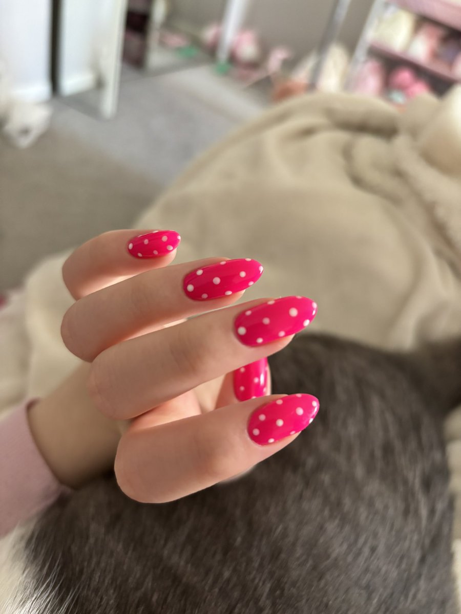 basedbonnibel's tweet photo. new nails ft. baby georgie https://t.co/hx85bFLesp