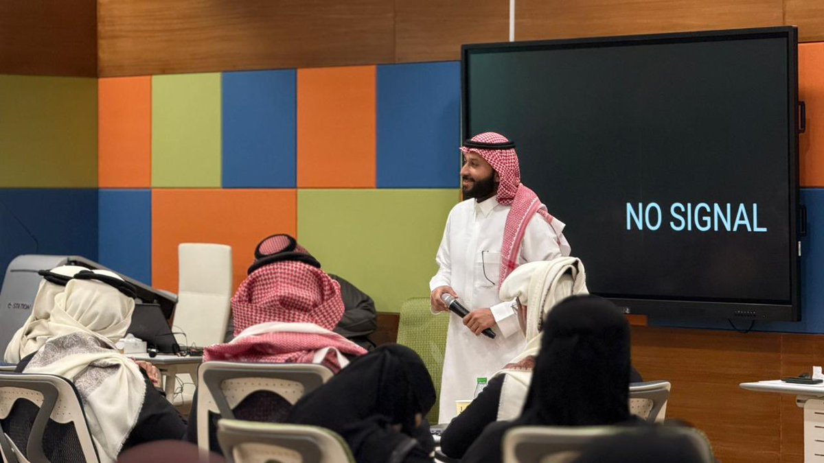 mu_dsa's tweet photo. اليوم الرابع والاخير | معمل قيادات الأندية الطلابية
📅 الاربعاء 4 فبراير
برعاية سعادة وكيل الجامعة للشؤون التعليمية
أ.د. محمد بن صالح العبودي

تواصلت اليوم أعمال معمل قيادات الأندية الطلابية بإقامة ورش تدريبية ضمن جهود عمادة شؤون الطلاب ممثلةً بالرئاسة التنفيذية للأندية الطلابية، بهدف تطوير مهارات القيادات الطلابية وتعزيز جاهزيتهم لصناعة الأثر داخل الأندية الجامعية.

#جامعة_المجمعة
#عمادة_شؤون_الطلاب
#معمل_قيادات_الأندية_الطلابية
#من_الأندية_يُصنع_الأثر
