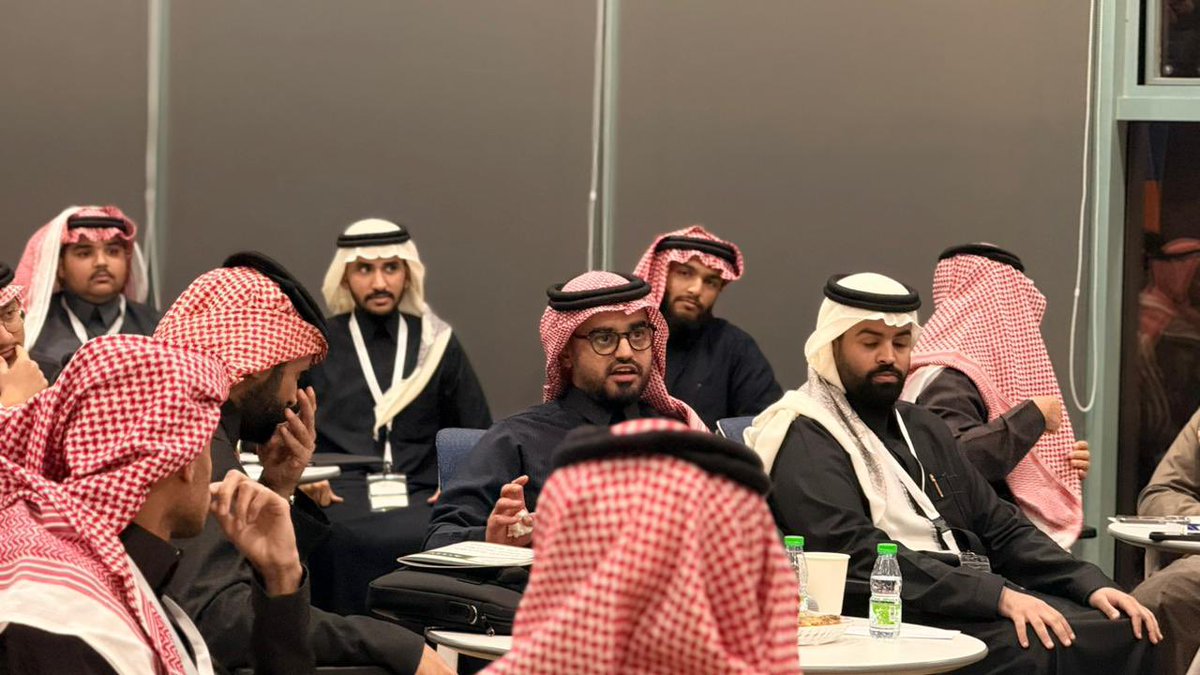 mu_dsa's tweet photo. اليوم الرابع والاخير | معمل قيادات الأندية الطلابية
📅 الاربعاء 4 فبراير
برعاية سعادة وكيل الجامعة للشؤون التعليمية
أ.د. محمد بن صالح العبودي

تواصلت اليوم أعمال معمل قيادات الأندية الطلابية بإقامة ورش تدريبية ضمن جهود عمادة شؤون الطلاب ممثلةً بالرئاسة التنفيذية للأندية الطلابية، بهدف تطوير مهارات القيادات الطلابية وتعزيز جاهزيتهم لصناعة الأثر داخل الأندية الجامعية.

#جامعة_المجمعة
#عمادة_شؤون_الطلاب
#معمل_قيادات_الأندية_الطلابية
#من_الأندية_يُصنع_الأثر