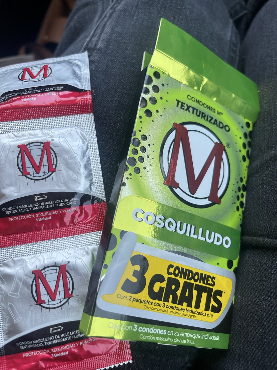 EsparzaStephy's tweet photo. @sicomx oye en en empaque dice 3 condones gratis y al parecer nos hicieron tranza en el Oxxo porque solo nos dieron 2 😂 o los están vendiendo aparte https://t.co/vusgpqmz5n