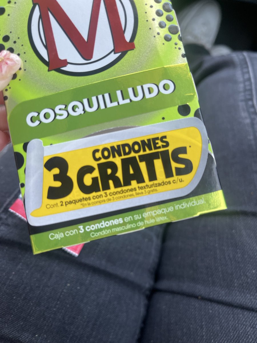 EsparzaStephy's tweet photo. @sicomx oye en en empaque dice 3 condones gratis y al parecer nos hicieron tranza en el Oxxo porque solo nos dieron 2 😂 o los están vendiendo aparte https://t.co/vusgpqmz5n