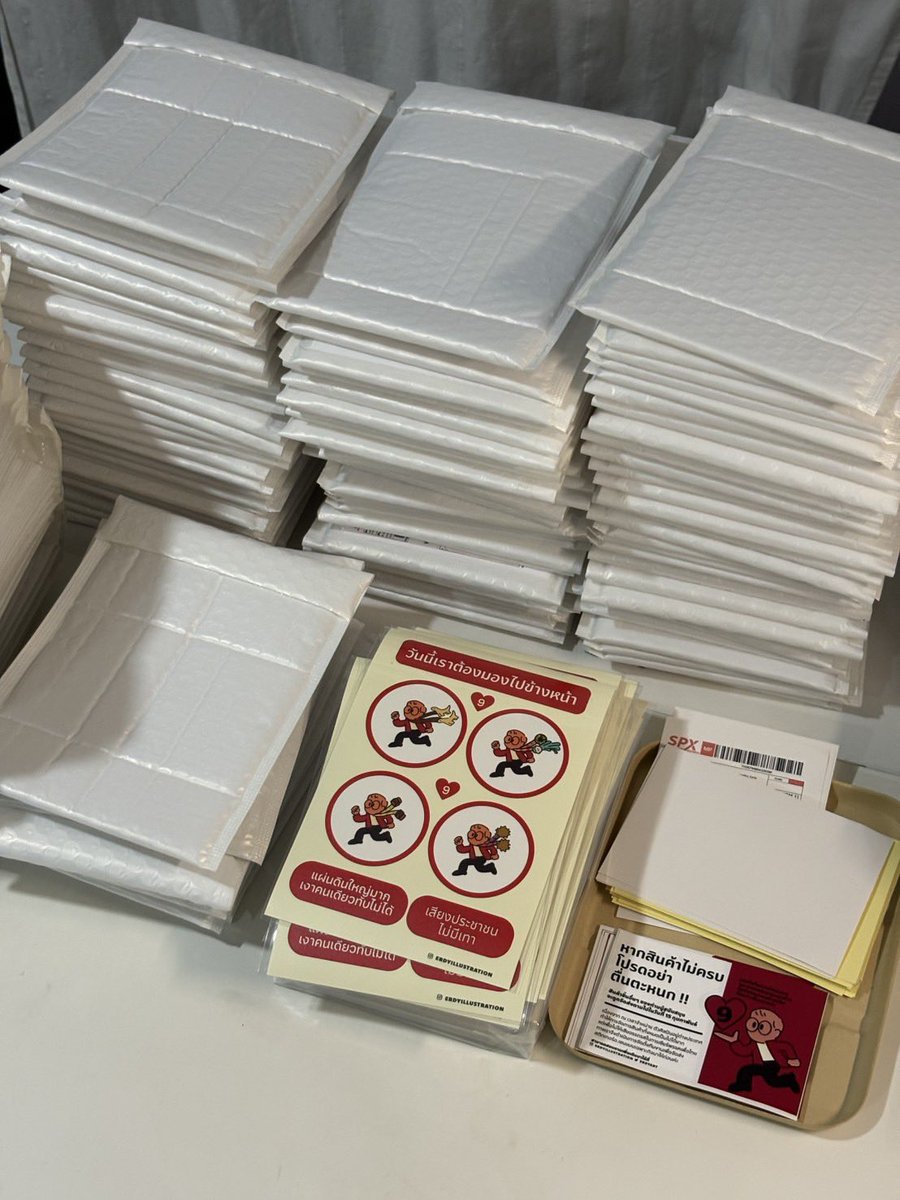 erdyart's tweet image. โรงงานนรกกก ชักภาพจากฝั่งไทย สติกเกอร์ที่สั่งพรีเข้ามาก่อน 5 ทุ่มวันที่ 4  จะถูกนำส่งเช้านี้นะค้าบ ❤️ 

ใครได้การ์ดในรูปฝั่งซ้าย อย่าตกใจน้า เรานำส่งสติกเกอร์ให้ก่อน แต่ของอื่นๆในร้านที่สั่งกันเข้ามาจะส่งตามไปให้ทีหลังคับบบ